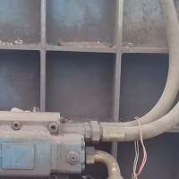 300噸立式打包機，1.5*80，兩臺24電機，帶油低價出售