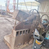 現(xiàn)有場地直接轉(zhuǎn)讓出售250金屬打包機(jī)、200鱷魚剪、1.3米吸盤，行車各一臺