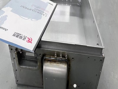 正信激光機械手雙工位連續(xù)激光激光焊接機圖4