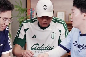范志毅吃播體驗(yàn)！管澤元帶著北京“懶龍”在線投喂，范導(dǎo)表情亮了