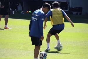日本球員“零距離顛球” ，這球感真是下了苦功夫練出來的