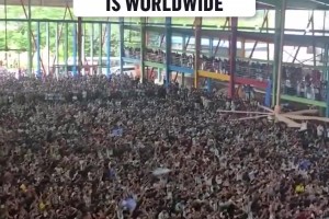 孟加拉梅西球迷這看球助威氣勢，絲毫不比現(xiàn)場球迷的差啊