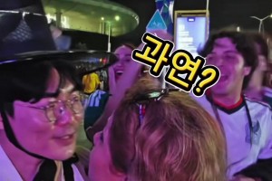 無法理解！墨西哥大媽當(dāng)眾向韓國男球迷索吻