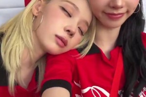 上半場0-0，韓國女團美女成員快看睡著了