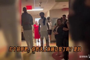 來日方長！文班亞馬和尚帕尼總決賽結(jié)束后前往醫(yī)院探望馬刺球迷！