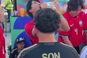 不能浪費(fèi)！球場不能攜帶烈酒入場，韓國和墨西哥球迷場外消滅~