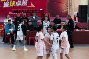 打籃球的女生 遇到這個防守應(yīng)該怎么辦，大家有解法？...