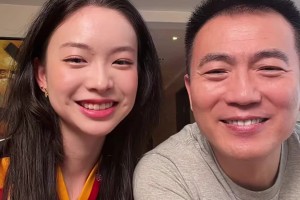黃健翔帶女兒直播聊球，女兒Judy 開朗出鏡活力十足