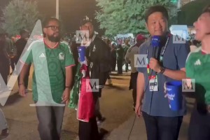 墨西哥球迷圍著韓國記者激情蹦迪，記者在線卑微求個安靜……