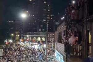 真正的大慶典！尼克斯奪冠，一整條街被人海堆滿！