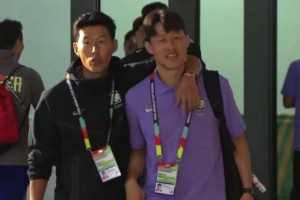 亞洲一哥也黏人？孫興慜世界杯賽后強(qiáng)摟隊(duì)友，步伐逐漸愉悅~