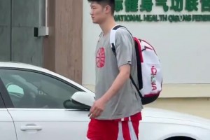 7月3號(hào)將于日本男籃交手！有網(wǎng)友拍到中國男籃前往球館訓(xùn)練